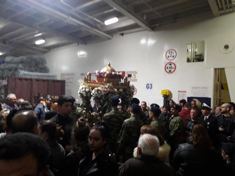 Προσκύνημα Επιταφίου «εν πλώ» στον Άγιο Ευστράτιο (εικόνες)